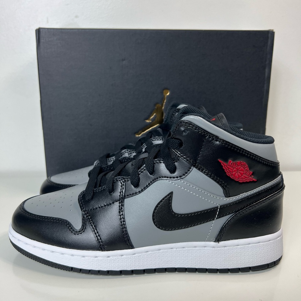 Air Jordan 1 Mid (GS) Particle Grey Size 5.5Y/ Women’s Size 7